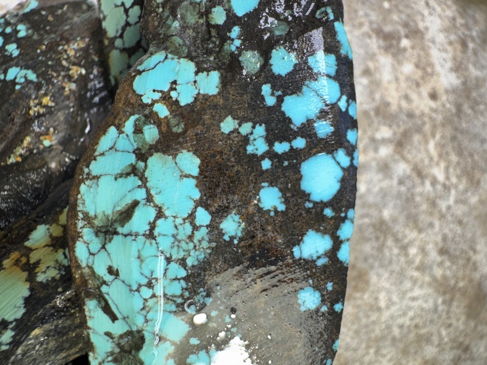 Stabilized hubei turquoise rough nice color and pattern