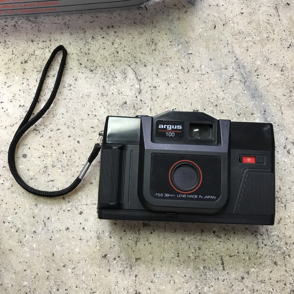 Argus 100 Point & Shoot 35mm Camera W/Flash - Untested - Flash Charges Fast Ship