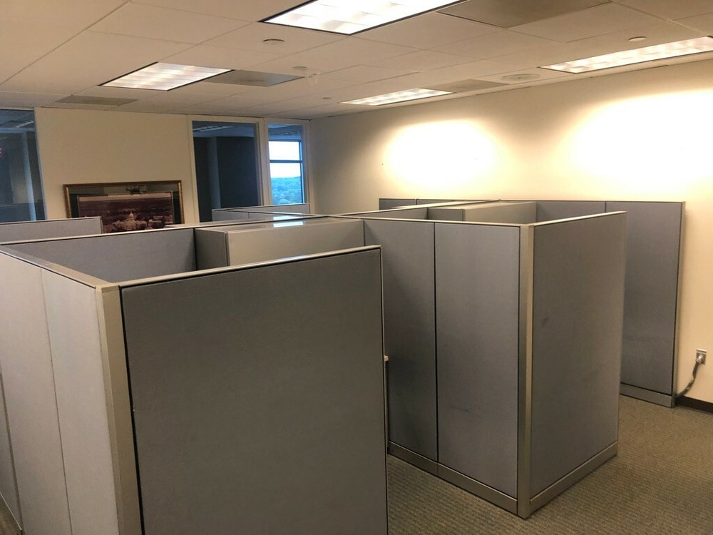 Office cubicles with workstation in great condition (Used)