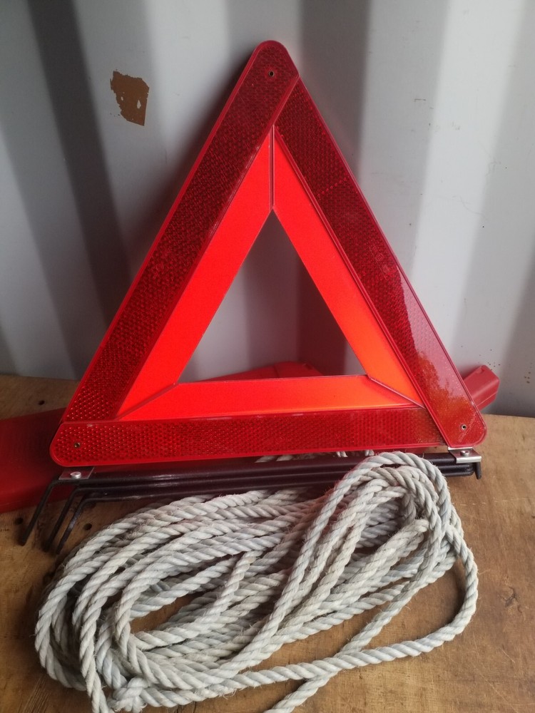 Car Warning Triangle Emergency Breakdown Reflective Foldable Sign Tow Rope