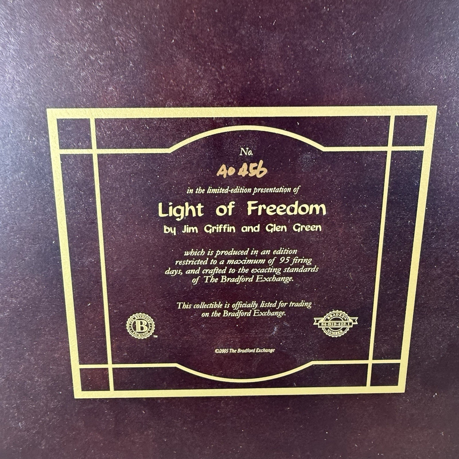 2005 Bradford Exchange LIGHT OF FREEDOM USMC Limited Edition Stain Glass Light