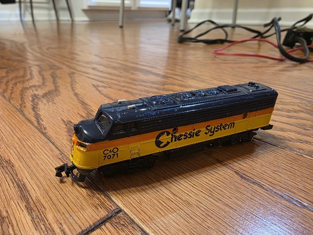 2 sets of n scale bachmann trains ready run