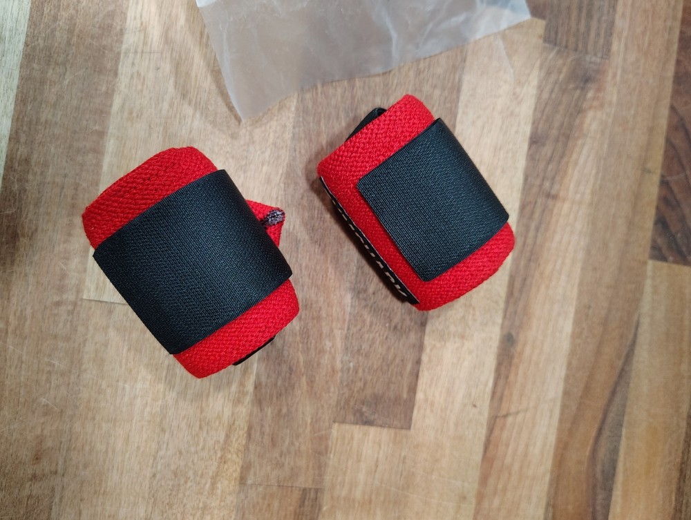 GYMSHARK WRIST STRAPS One Size Red