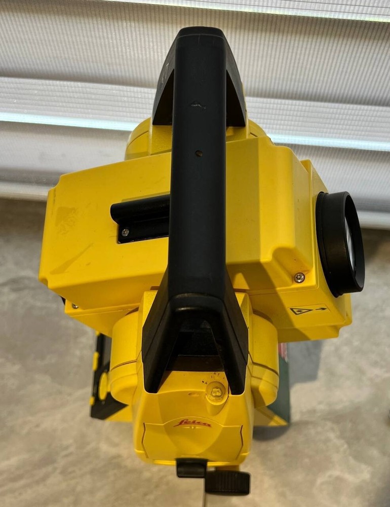 Leica Builder 309 9" Construction Total Station