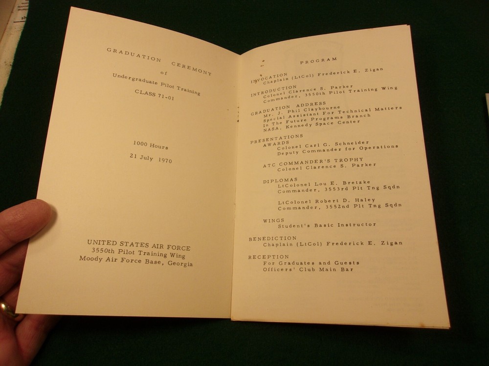 PAIR OF VTG GRADUATION PROGRAMS: USAF UNDERGRADUATE PILOT TRAINING, CLASS 71-01
