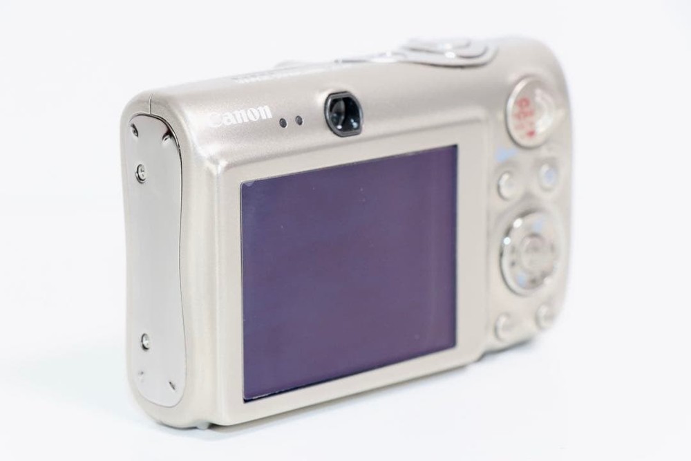 Canon IXY DIGITAL 2000 IS Compact Digital Camera Excellent Condition