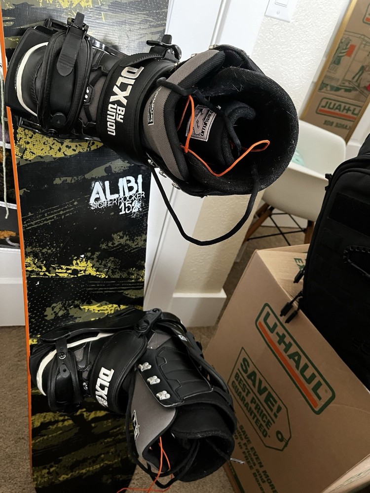 Alibi Snowboard With Boots And Bindings