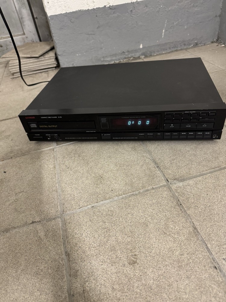 Luxman COMPACT DISC PLAYER D-112