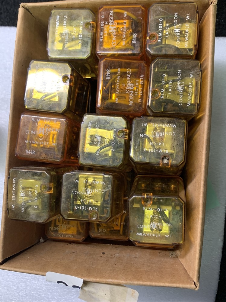Up to 27 Johnson Controls RLM-101-0 Latch Relay