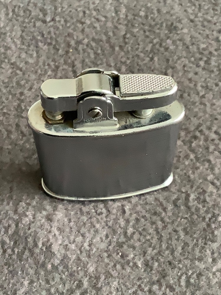 Vintage Ronson Maximus lighter working