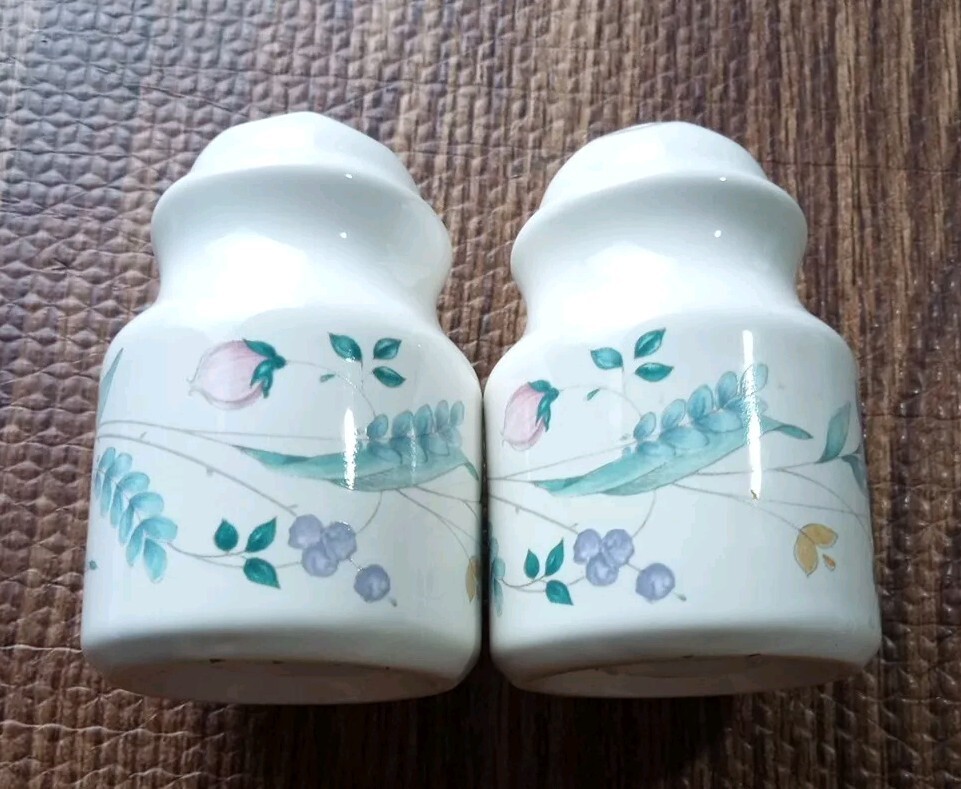 Pfaltzgraff APRIL Pattern Salt & Pepper Shakers Set   3.5"