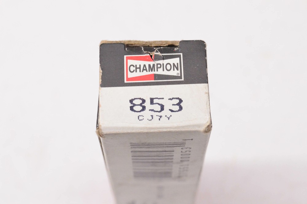 Champion CJ7Y, 853 Spark Plug NOS