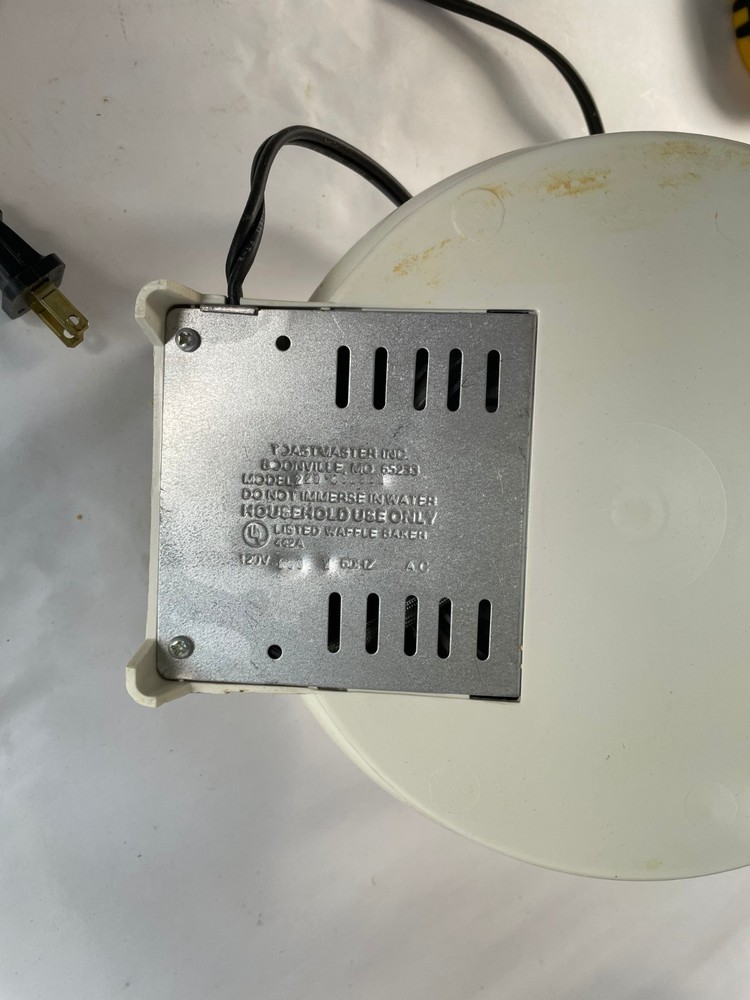 Toastmaster Model 220 Cool-Touch Waffle Baker