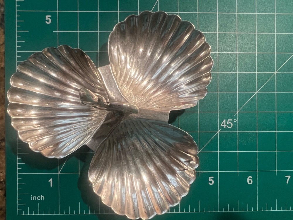 STERLING MEXICO 3/CLAM SHELL W/ HANDLE SERVER PLUS 2 INDIVIDUAL CLAM SHELLS