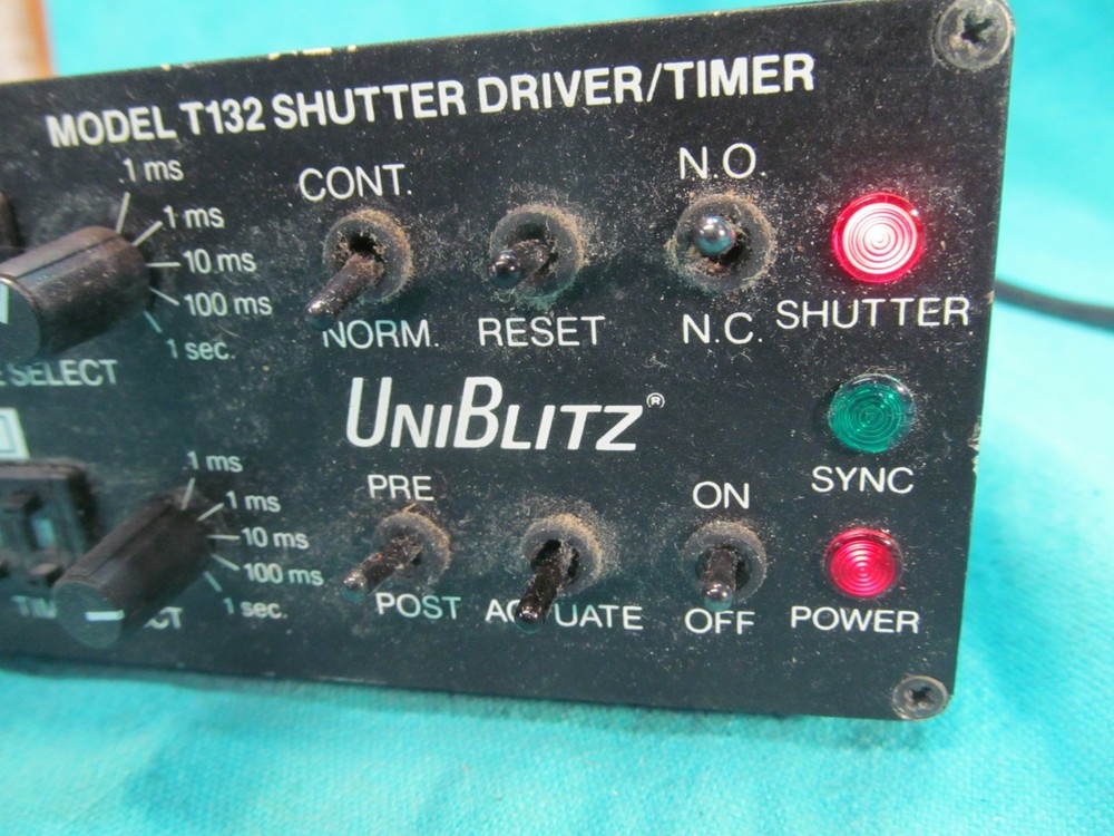 UNIBLITZ T132 SHUTTER DRIVER / TIMER POWERS UP