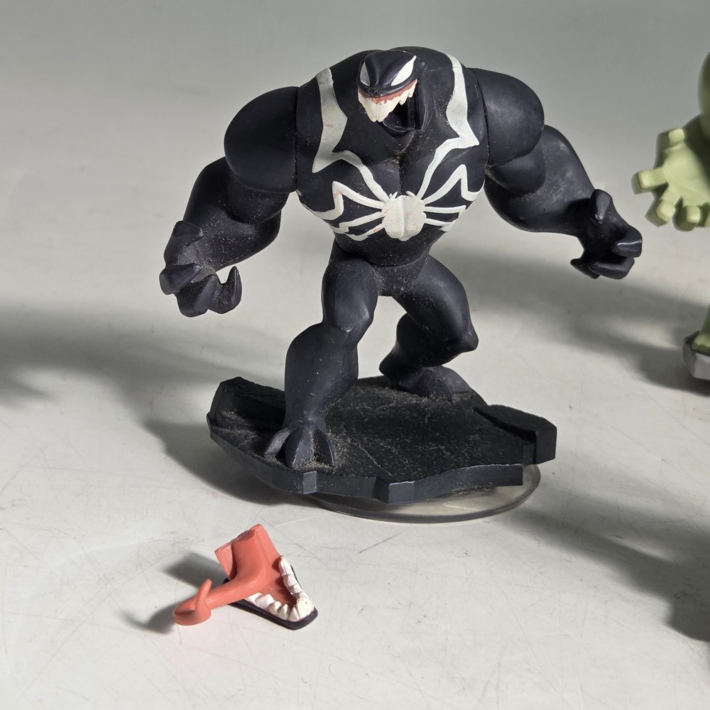 Disney Infinity Bundle of 6 Figures Untested, Slight damage to one