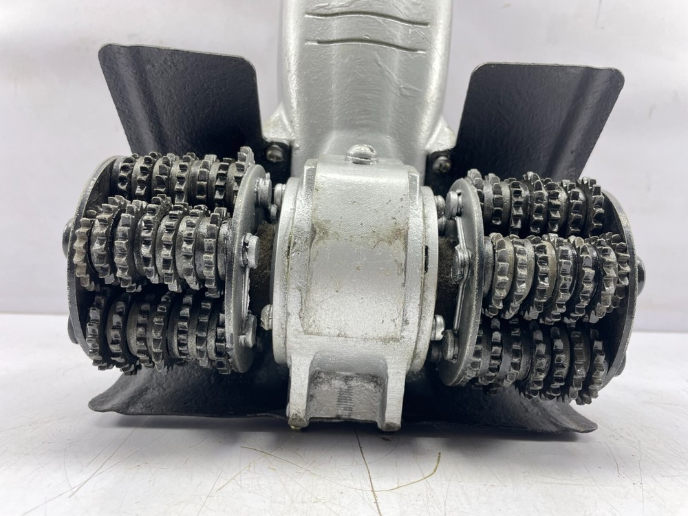 Aurand MP-12601 Pneumatic Deck Scaler Paint Rust Remove Surface Cleaning Tool