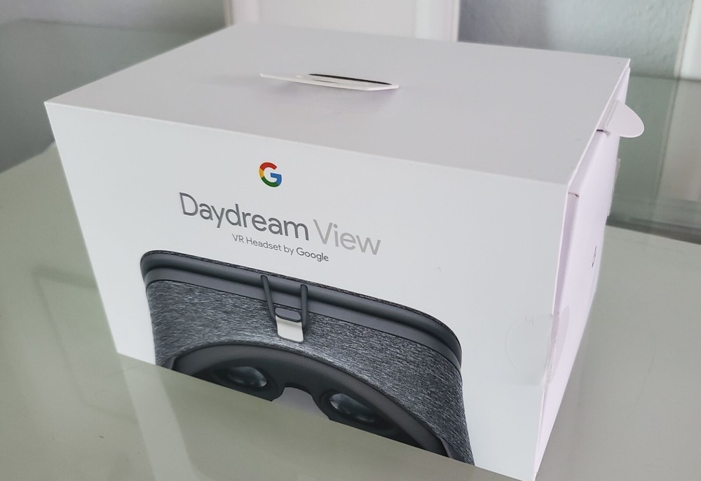 Google Daydream View - VR Headset model D9SHA Controller model D9SCA