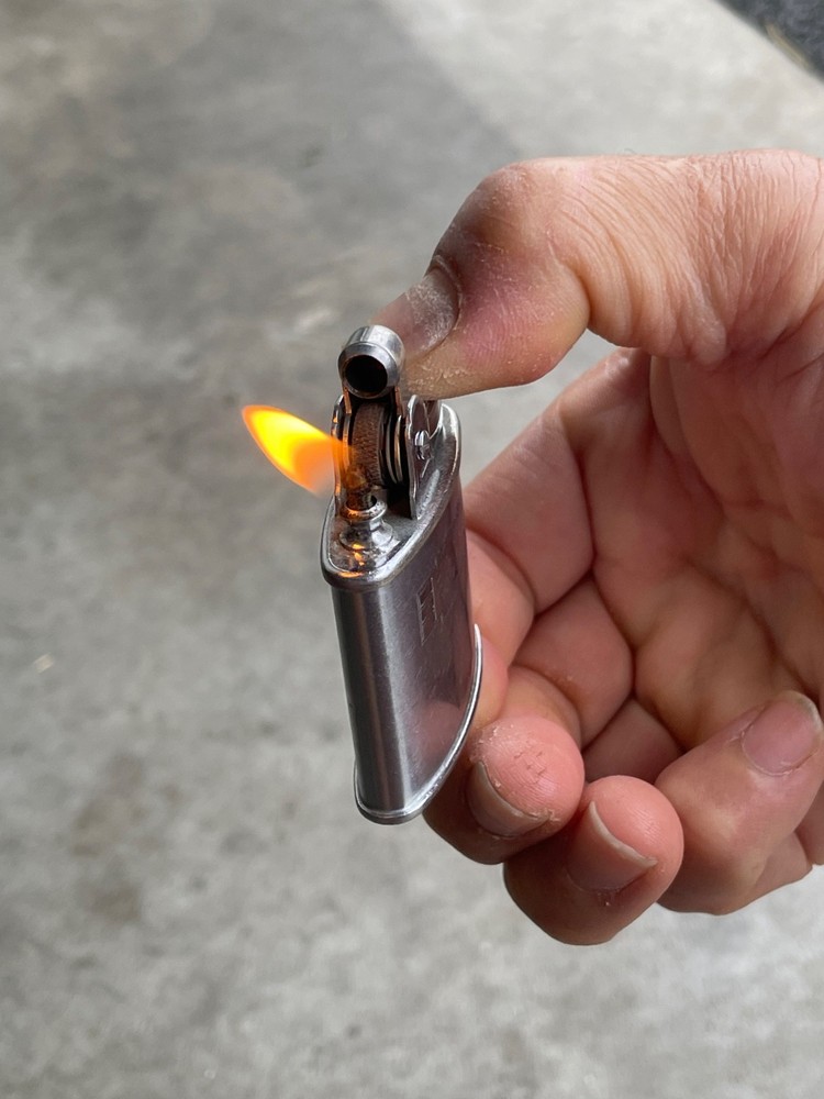 Vintage standard Ronson pocket lighter ( working )