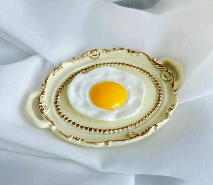 Fried Egg-Shaped Refrigerator Magnet – Oval Plastic Kitchen Decor with Golden Ac