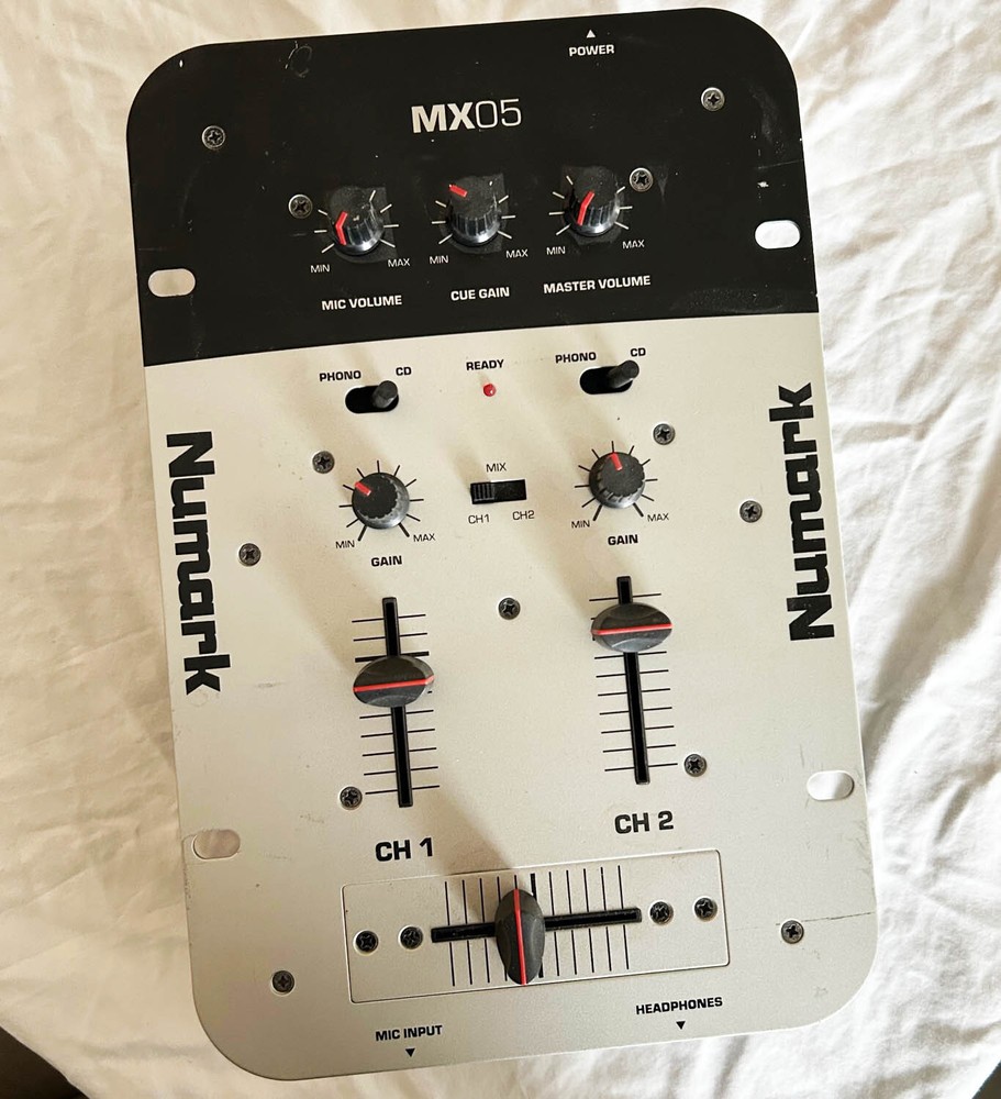 Numark MX05 2-channel DJ Mixer