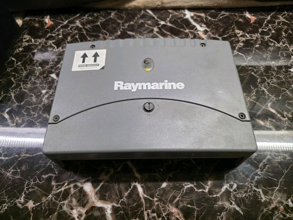 Raymarine  (Type 400G) Smart Pilot Autopilot Course Computer E12055 Used