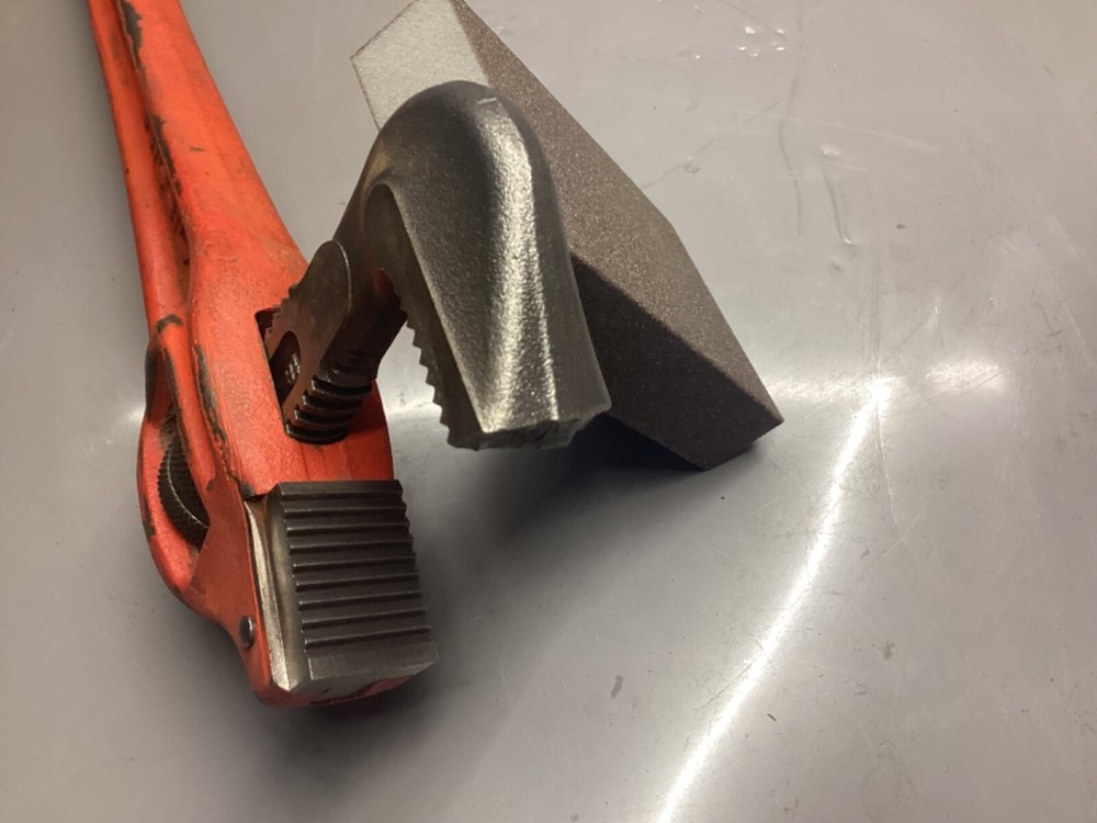 Ridgid Tools 18” Heavy Duty 90° Offset Pipe Wrench NOTE Hook Jaw Has Chipped End
