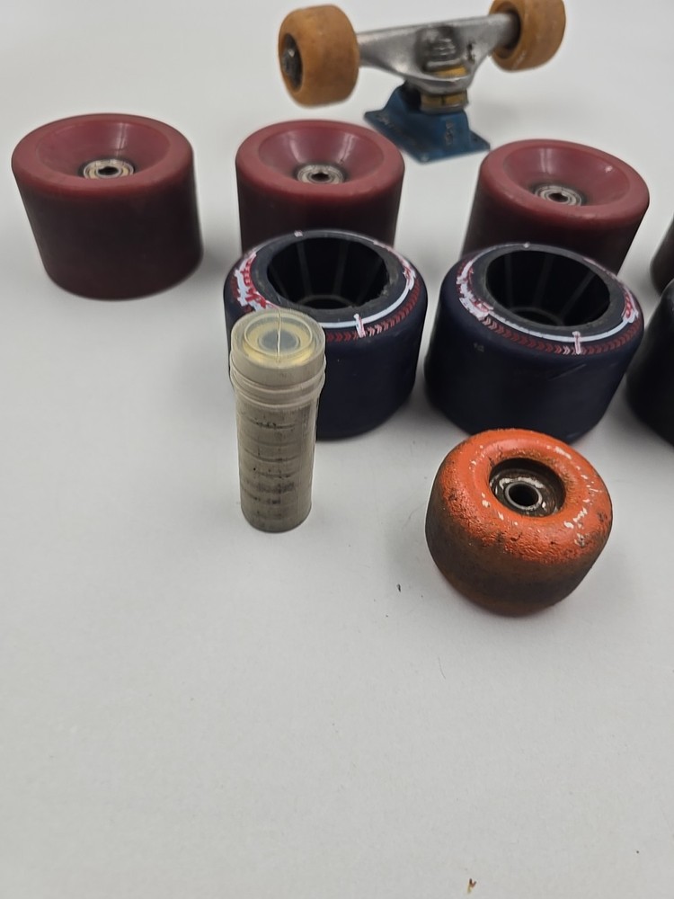 Misc . Skateboard Wheels And Bearings Condition Unknown
