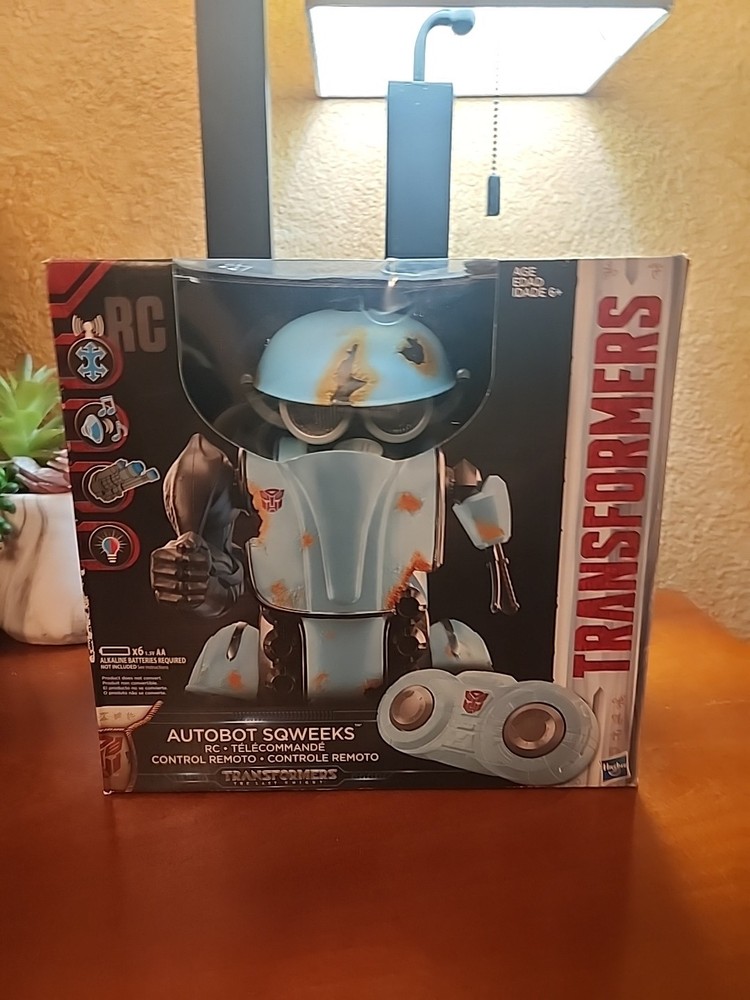 Hasbro Transformers Autobot Sqweeks RC Telecommande Dance Blaster Mode Ages 6+