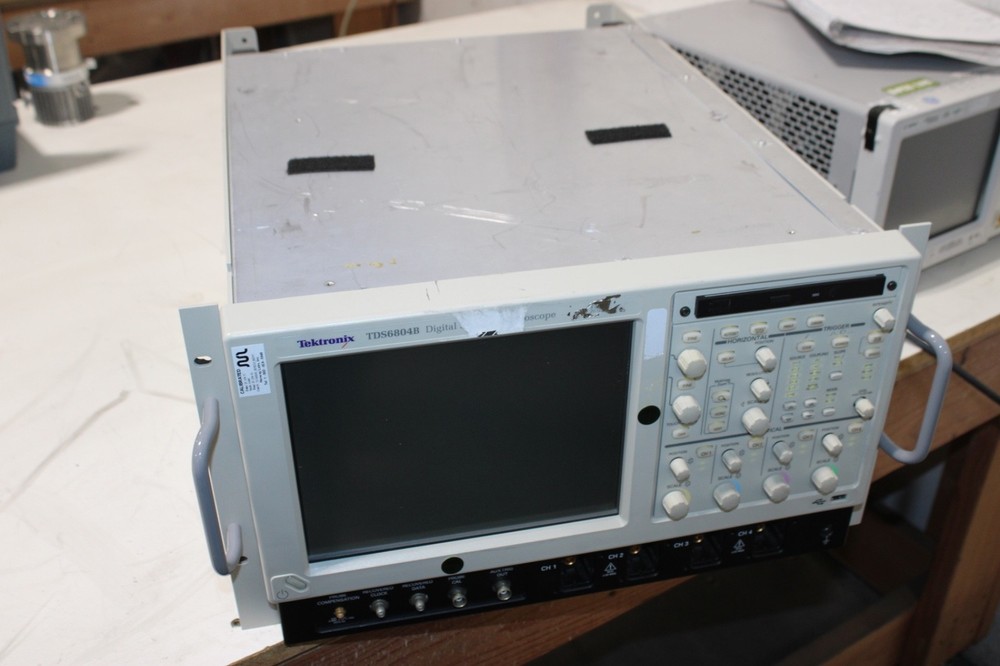 Tektronix TDS6804B 8GHz Digital Storage Oscilloscope