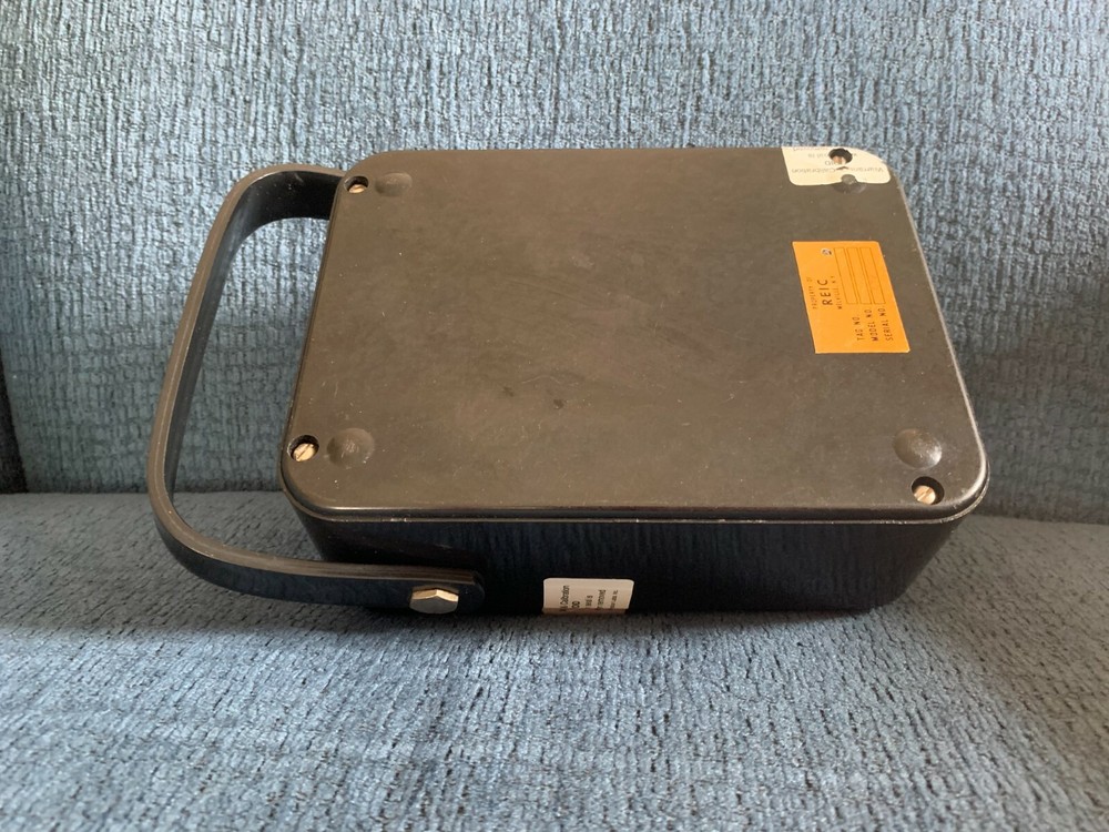 SIMPSON 880 AC/DC VOLTMETER 0-200 VOLTS