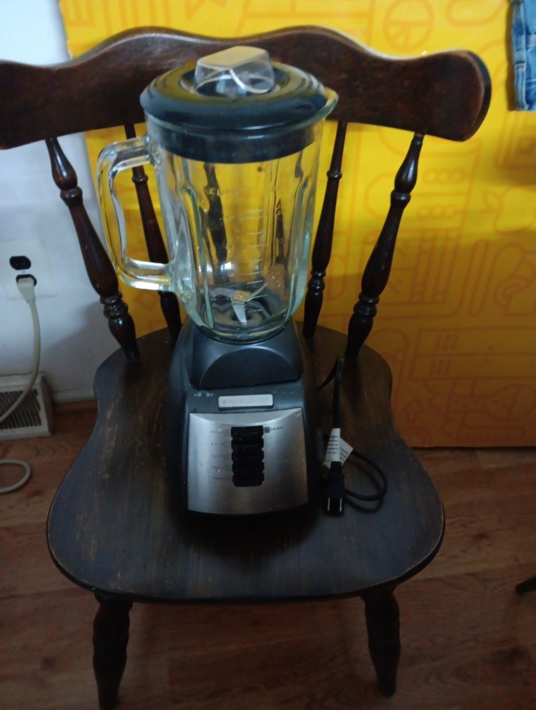 BLACK AND DECKER BLENDER