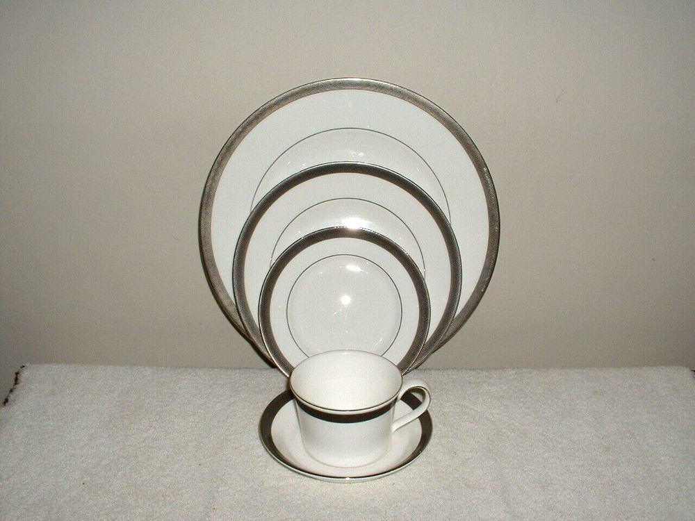 Wedgwood Metropolis 5 Piece Place Setting