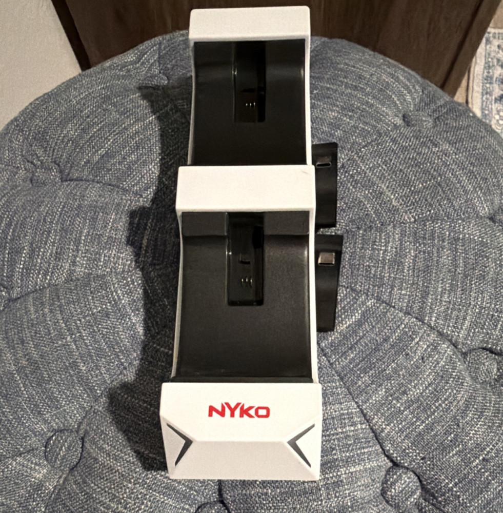 Nyko Technologies Charge Base Charging Dock 83302 White Black