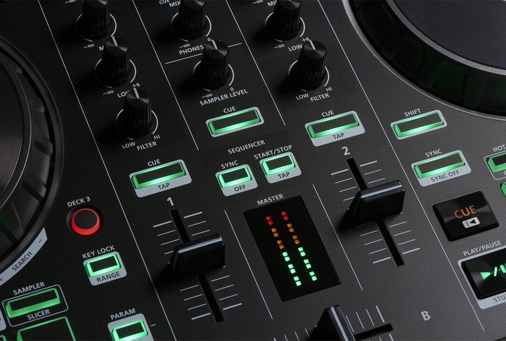 Roland DJ-202 DJ Controller w/ Case