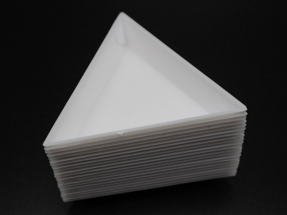 20 White Plastic Triangular Beads Sorting Trays 75mm Storage Container For Craft