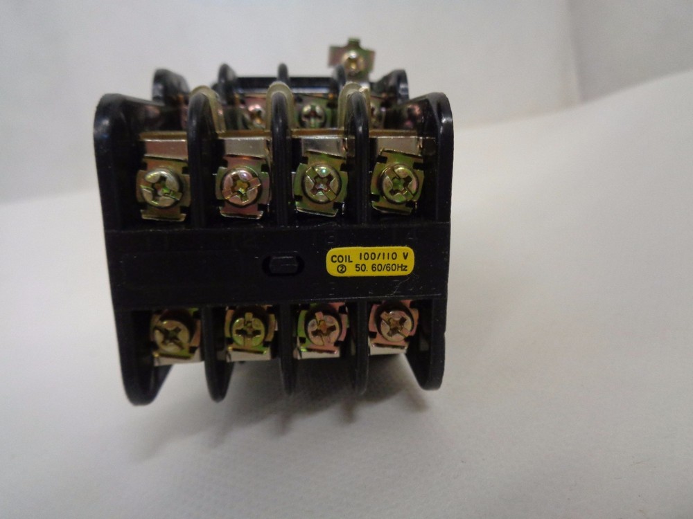 NEW HITACHI K-8X4 CONTACTOR RELAY 100/110V COIL