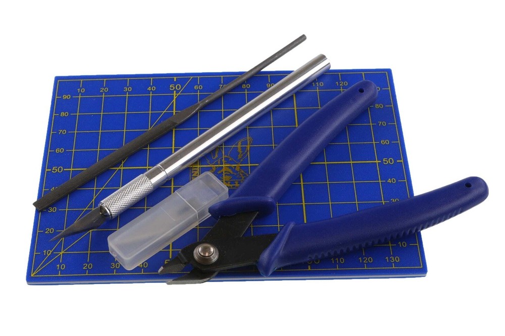 Hareline Cutting Board with Tool Set