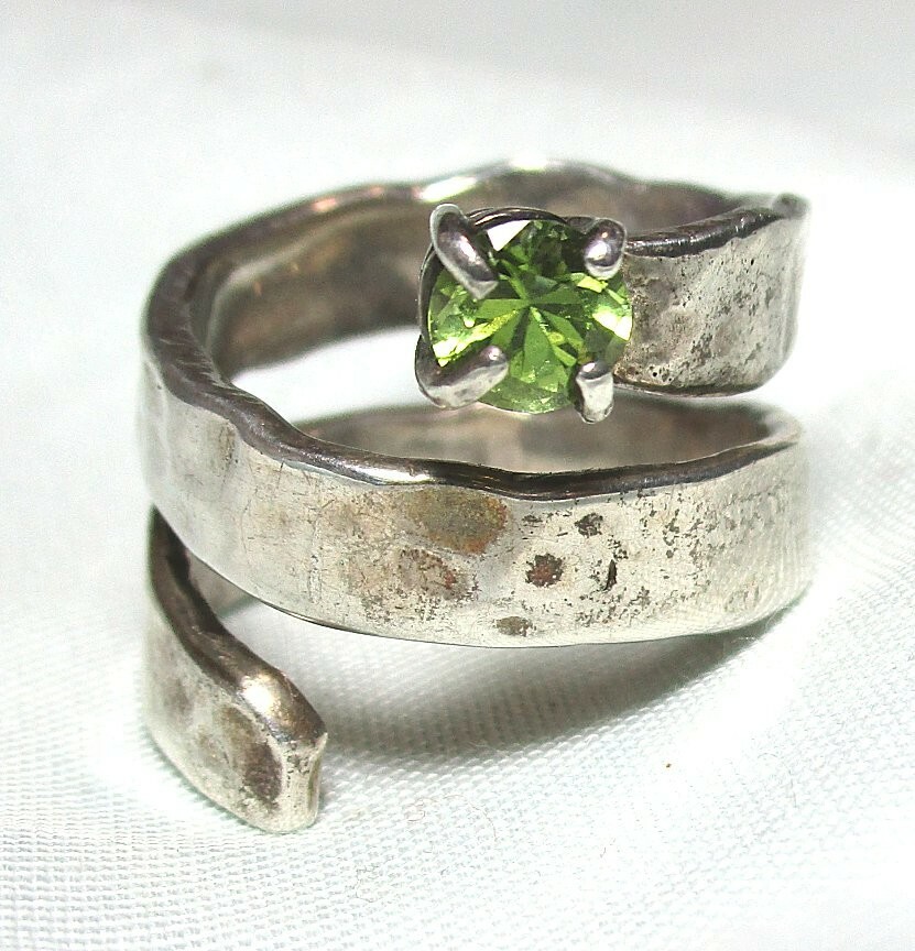 Studio Made Silver Ring w Peridot 8.2 grams size 5 1/2