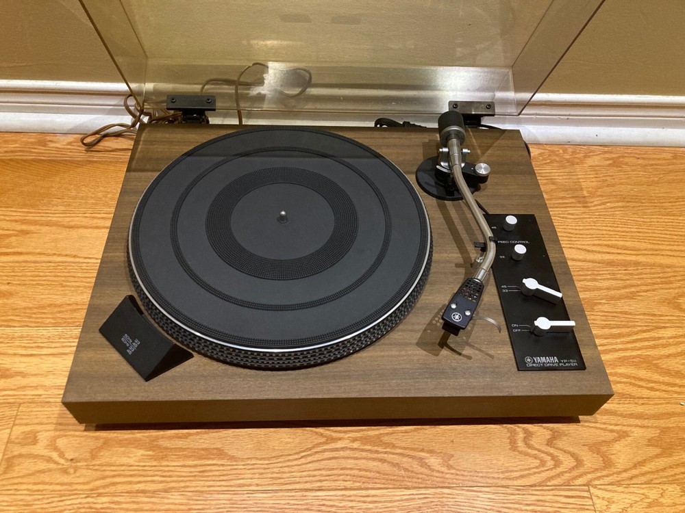 Yamaha YP-511 professional turntable with original box !