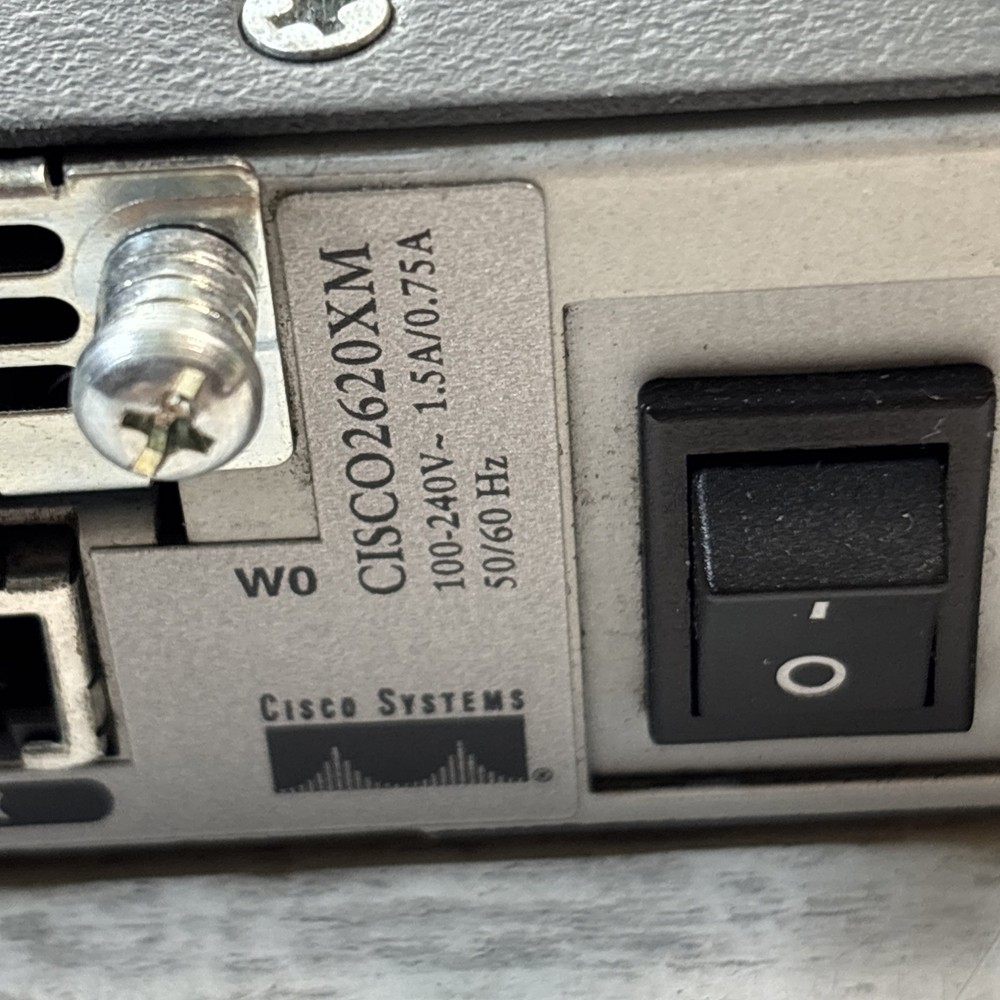 Cisco 2620XM 10/100Base-T Ethernet Router