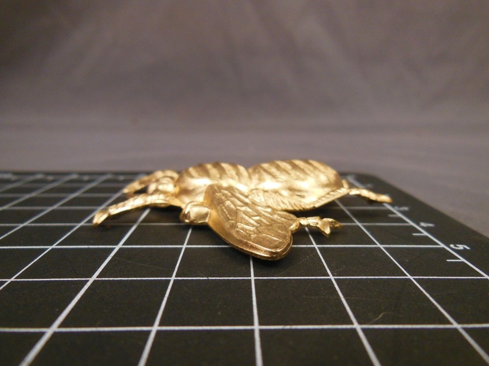 Brass Open Wing Bumble Bee X-Large jewelry finding (osb130)