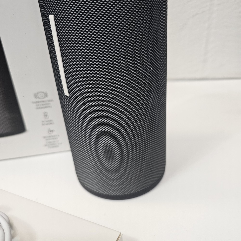 Ultimate Ears MEGABOOM 4 Bluetooth Speaker, Active Black. Used