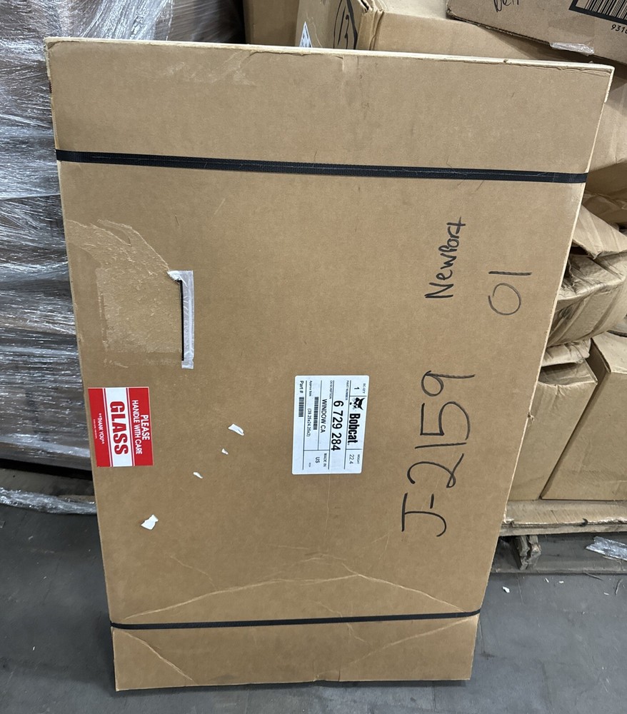 BOBCAT 6729284 CAB DOOR WINDOW