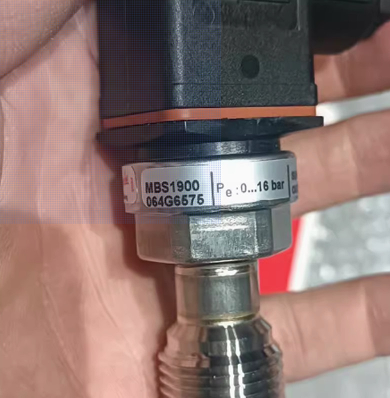 1pcs Danfoss MBS1900 pressure sensor 064G6575