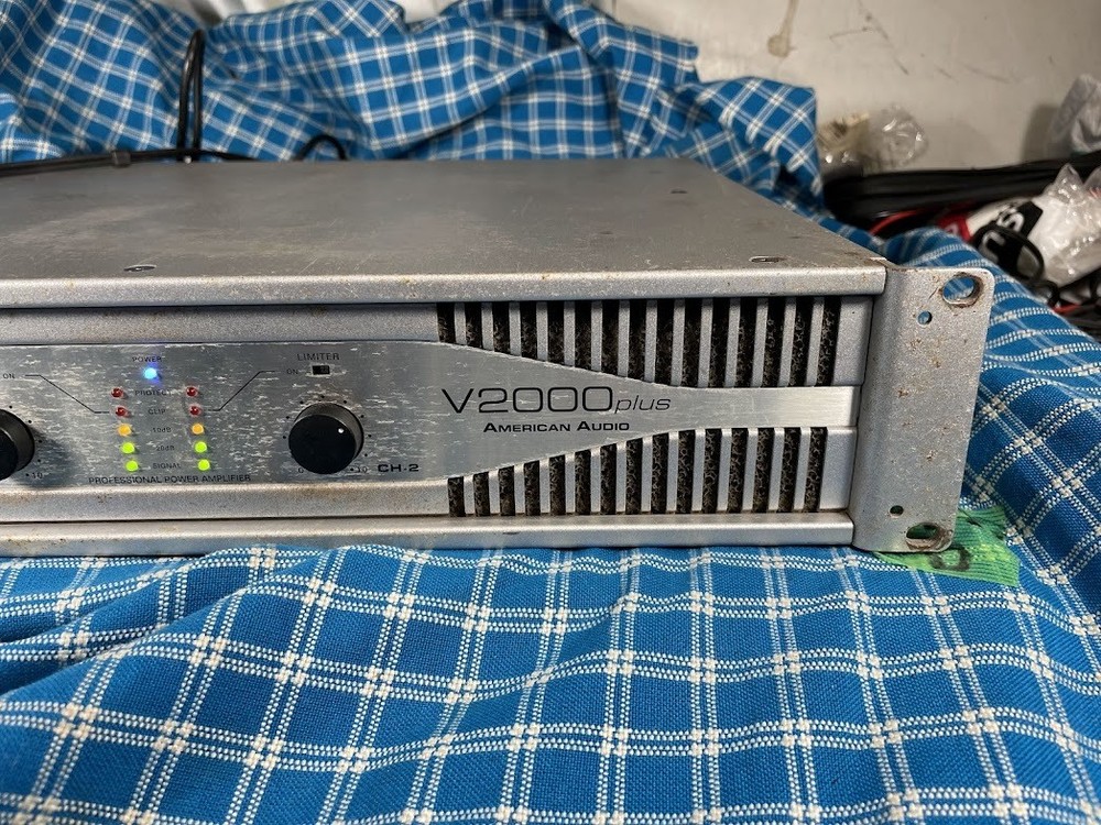 American Audio V2000 Power Amplifier Used