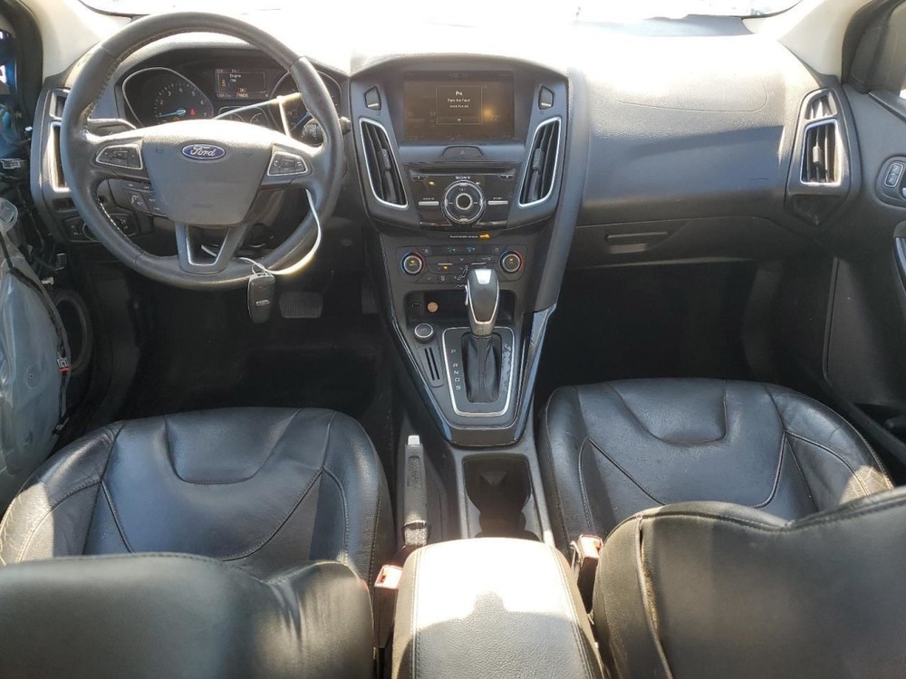 FOCUS 2015 Glove Box 4949933