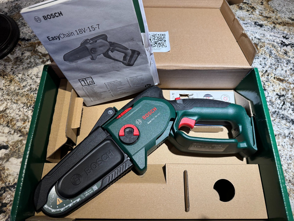 Bosch Cordless Compact Pruner Saw EasyChain 18V-15-7
