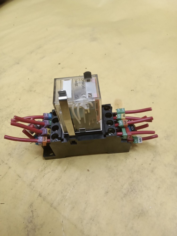 Omron Relay MY4 W/0980W1 Socket Base