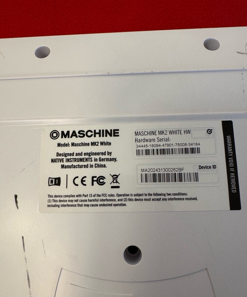 Native Instruments MASCHINE MK2 White – Powers On – No Software for Full Test